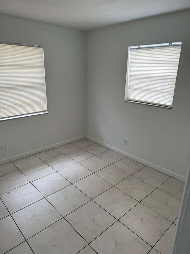 Building Photo - 218 NW 9th Ave