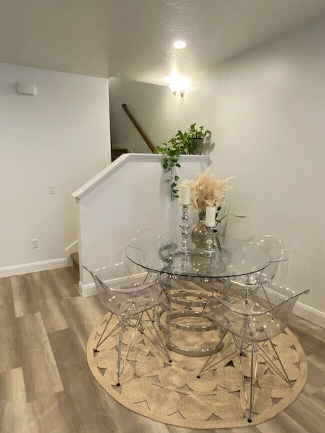 Building Photo - 1138 N Tesoro Aly