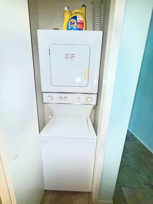 Building Photo - 17614 Front Beach Rd