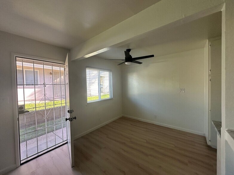 Building Photo - 3673 Park Dr
