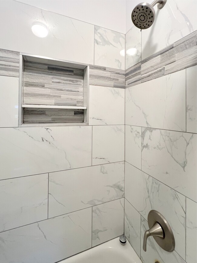 Building Photo - 1924 Riverlanding Cir