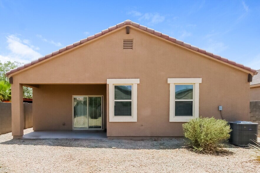 Building Photo - 42142 W Balsa Dr