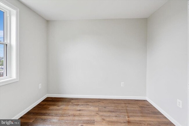 Building Photo - 1340 Pontiac Ave