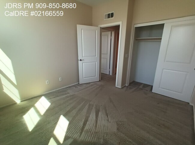 Building Photo - Upland 3 Bedroom Condo