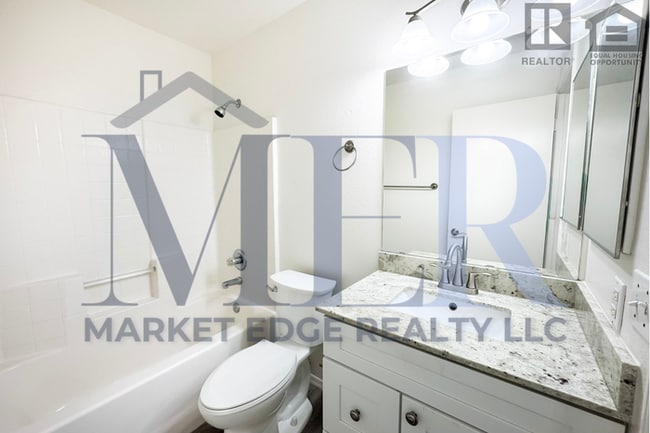 Building Photo - 3Bed/2Bath Home at 107th Ave/Olive! $399 M...