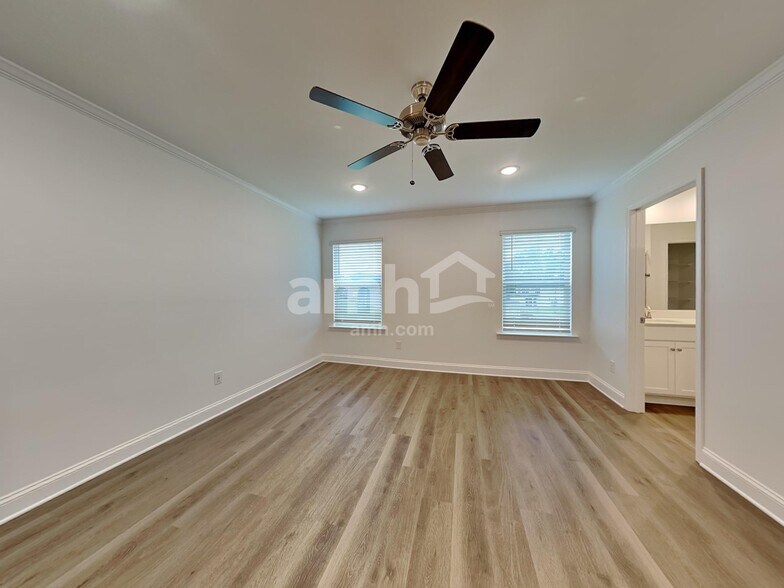 Building Photo - 6066 Rosemore Ln