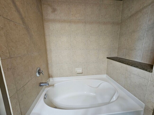 Building Photo - Glass House 1 Bed 1 Bath High Rise Condo w/ Mountain & City Views!!