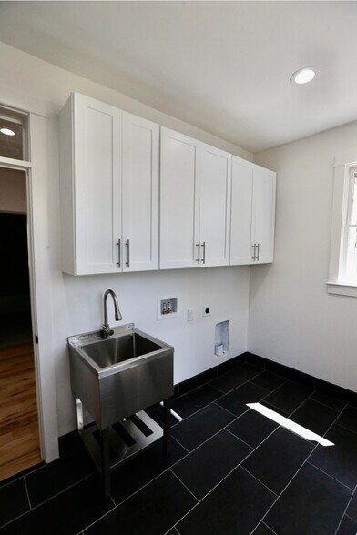 Building Photo - 2611 Charlesgate Ave