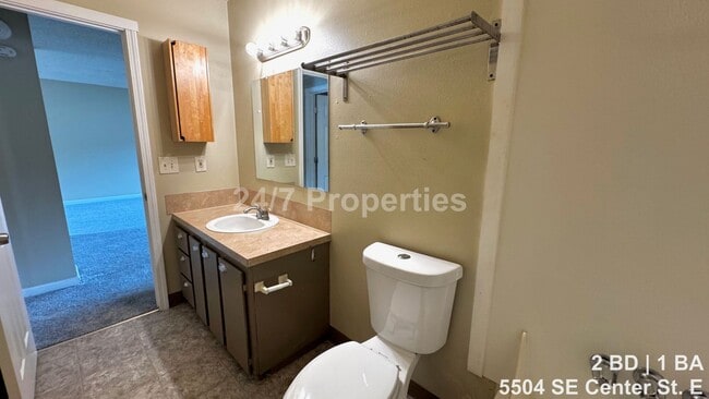 Building Photo - Upper-Level 2 BD | 1 BA Home - FoPo - MOVE IN SPECIAL!
