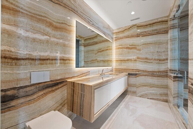 Building Photo - 17901 Collins Ave