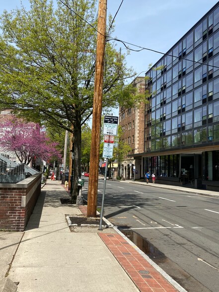 Building Photo - 1150 Chapel St