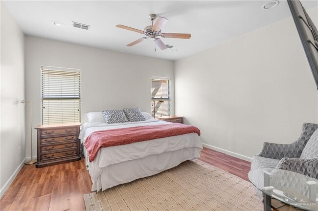 Building Photo - 15 D S St