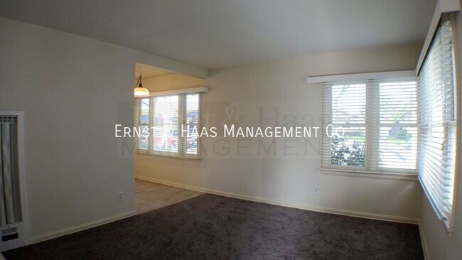 Building Photo - Beautiful Duplex Apartment in Prime Bixby ...