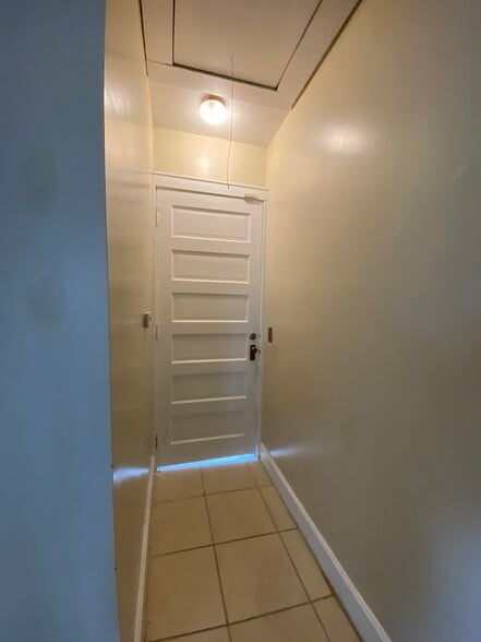 Entry way in apartment - 616 SE 3rd St