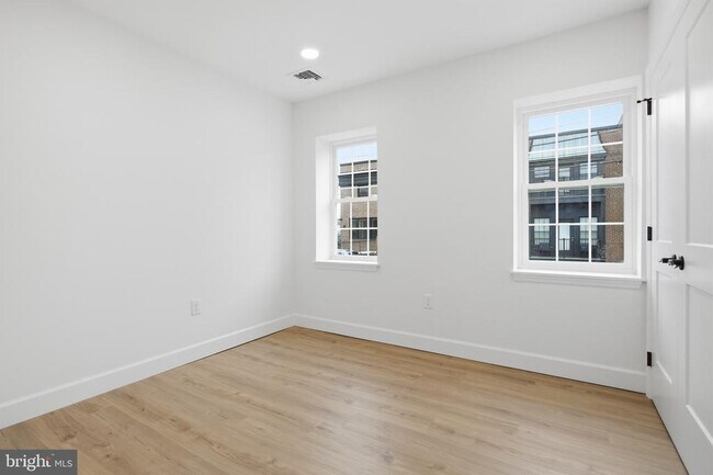 Building Photo - 100 W Front St