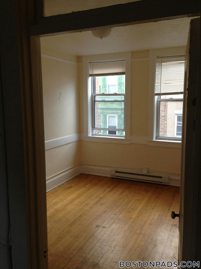 Building Photo - 161 Endicott St