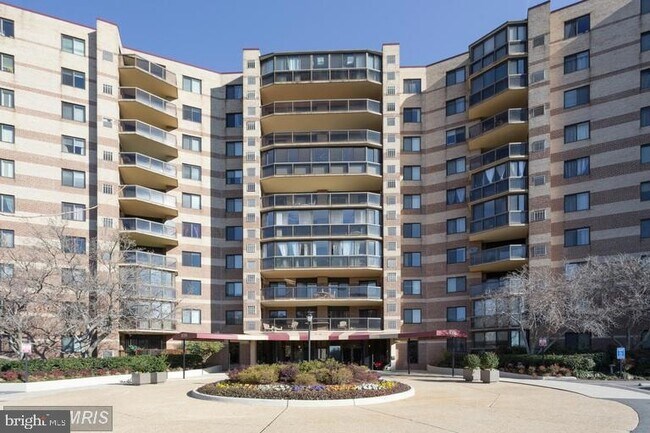 Building Photo - 8340 Greensboro Dr