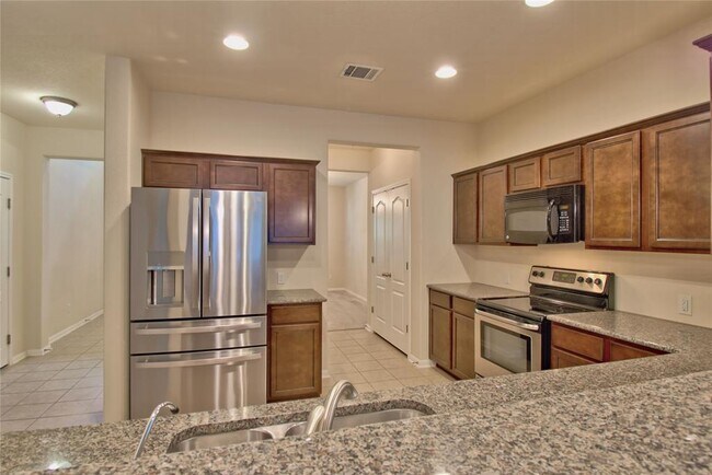 Building Photo - 1708 Stonehaven Ln