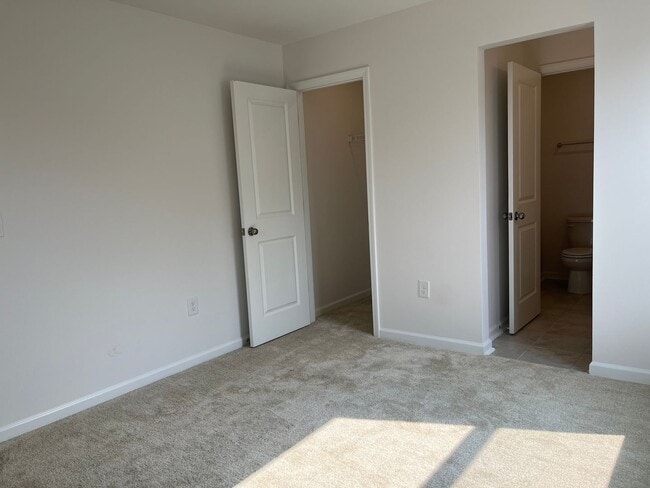 Building Photo - Stunning, Elegant Residence in Fuquay-Vari...