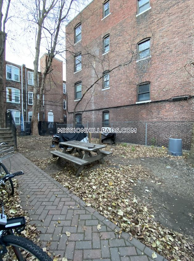 Building Photo - 721 Parker St