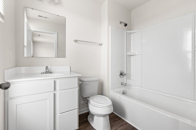 Building Photo - 4 Bed, 2.5 Bath, 2 Car Garage Near Everyth...