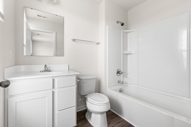 Building Photo - 4 Bed, 2.5 Bath, 2 Car Garage Near Everything in Durham!