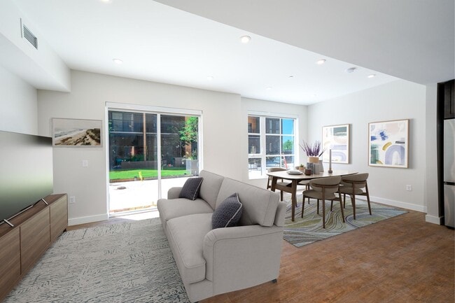 Building Photo - 1 Bed/ 1 Ba + Den + Top Floor Corner
