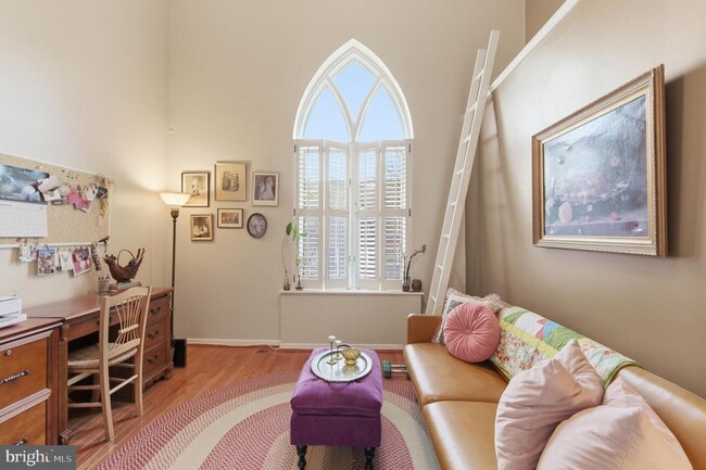 Building Photo - 122 W Henrietta St