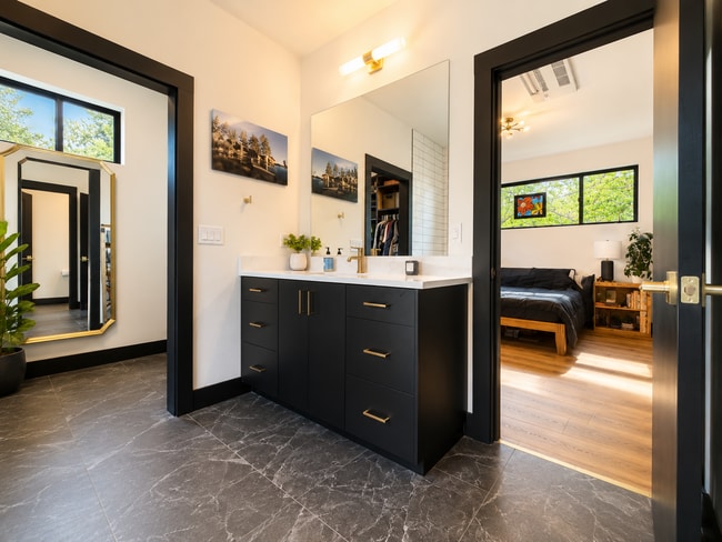 Building Photo - LUXURY CUSTOM HOME IN RIVER WEST!! DON'T MISS THIS ONE!