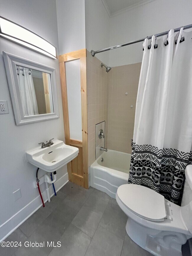 Building Photo - 53 N Park St