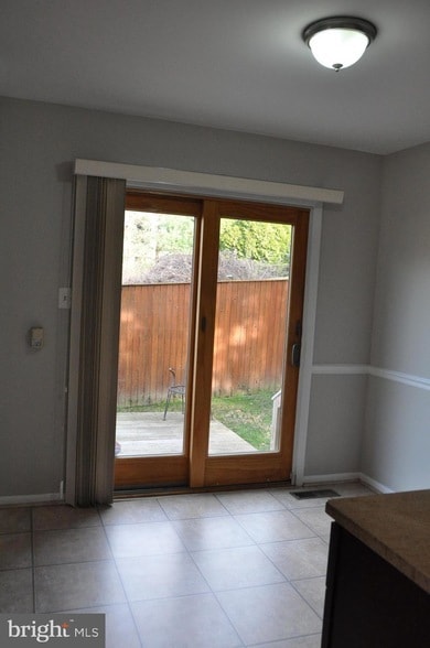 Building Photo - 9705 Glen Ave