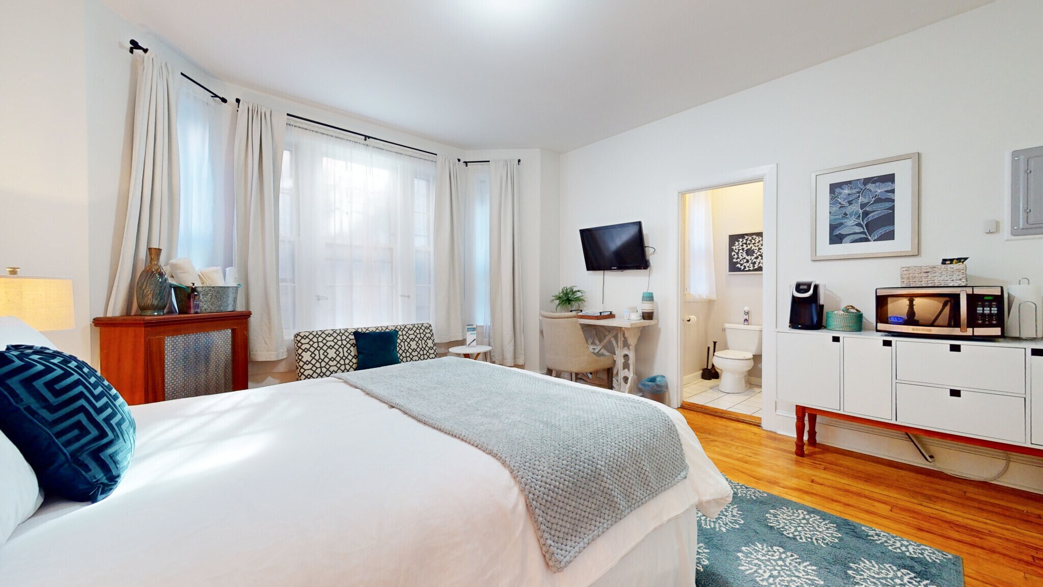 Building Photo - 1253 Beacon St