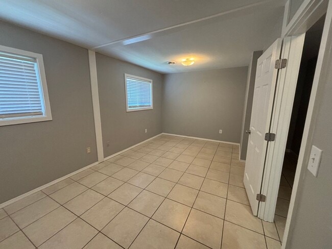 Building Photo - Charming 3-Bed Home in Hayden Lake — Spacious Lot & Attached Garage!