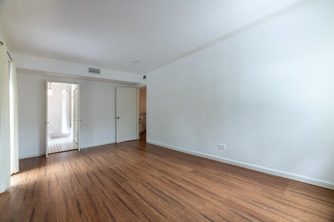 Building Photo - 336 Marlborough Pl