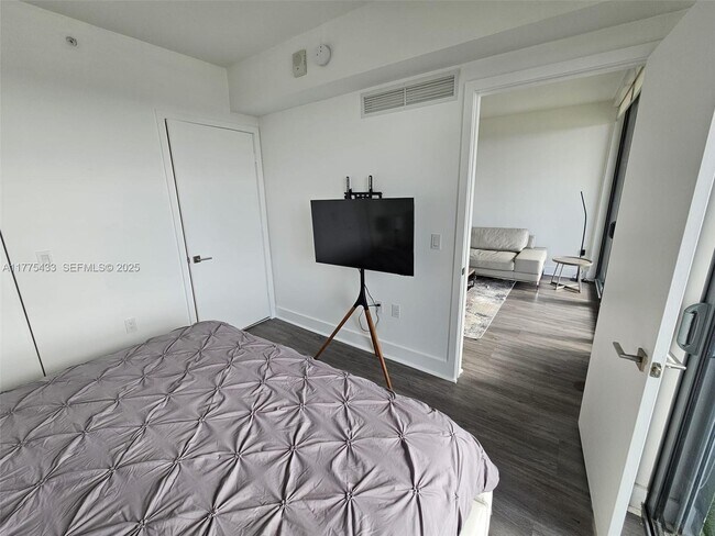 Building Photo - 121 NE 34th St