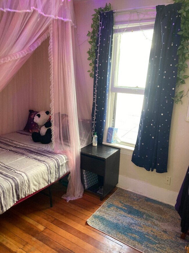 Building Photo - 2951-51A N Fratney St