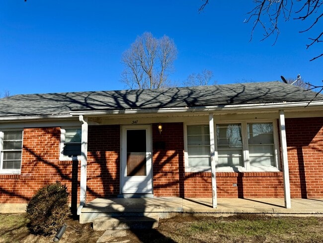 Building Photo - Cute 3 Bedroom Home in Versailles!