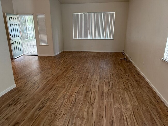 Building Photo - 473 Cabernet St