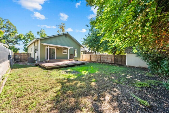 Building Photo - Charming 2-bedroom, 1-bathroom in Roseville