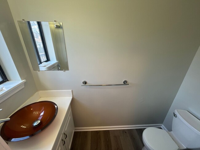 Building Photo - 2 Bed/ 1 Bath- Renovated Duplex Apt W/ Gar...