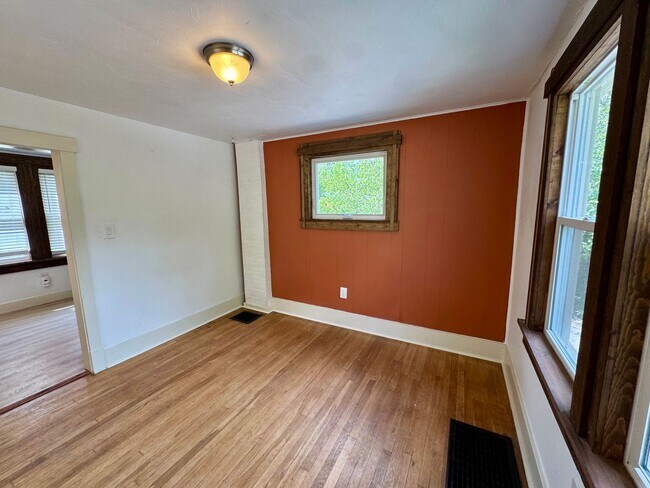 Building Photo - 309 Bellevue Rd