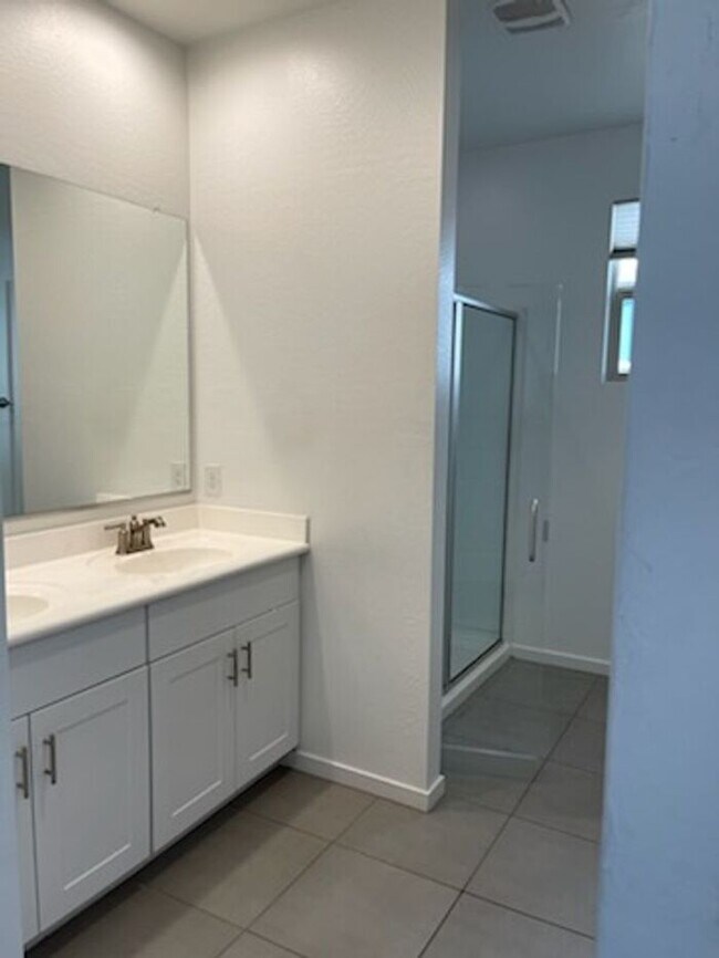 Building Photo - Mountain view single story home.