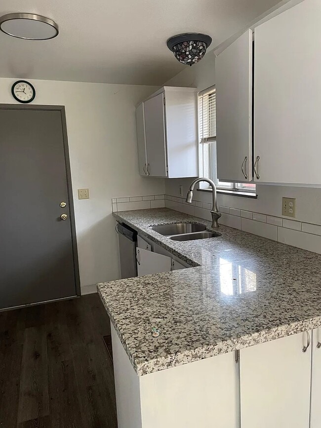 Building Photo - Aloha House