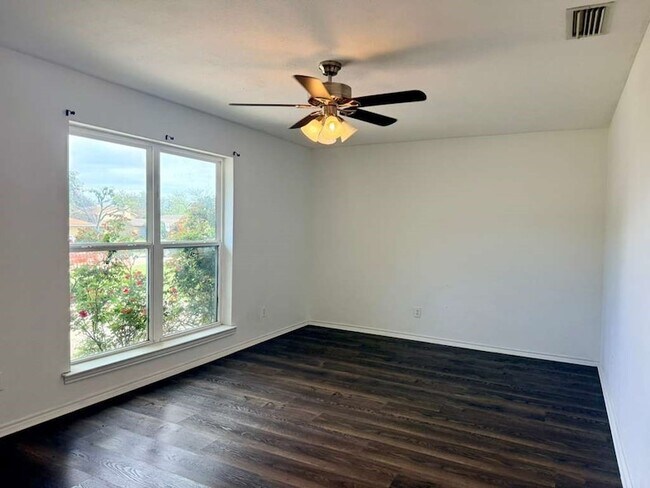 Building Photo - 1805 Bristol Cove