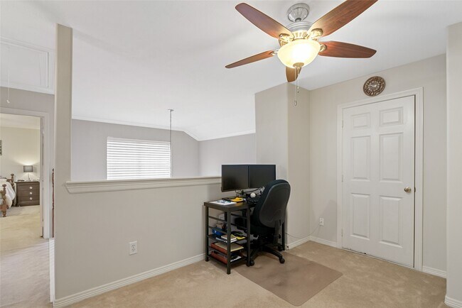 Building Photo - 1014 Enclave Square N