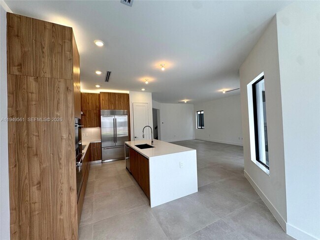 Building Photo - 19749 NE 16th Pl