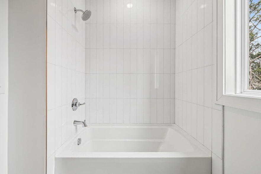 Building Photo - 2111 Chadwell Retreat Dr
