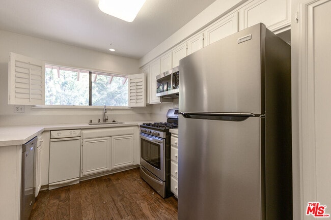 Building Photo - 1709 Cam De Villas