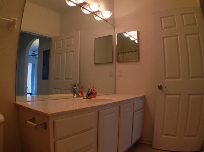 Building Photo - 6265 Contessa Dr