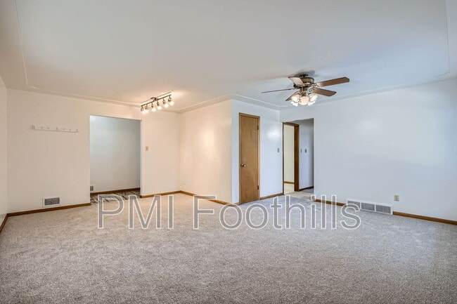 Building Photo - 275 Garnet St